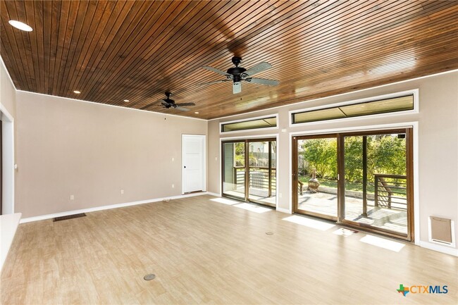 Building Photo - 260 S Hickory Ave