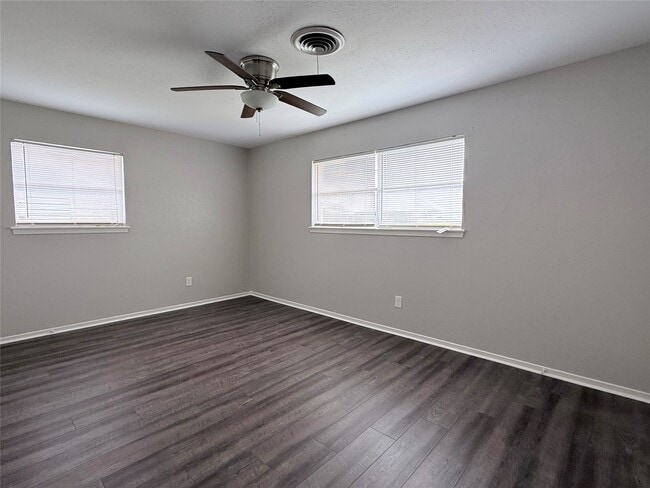 Building Photo - 7301 Cardinal Cir