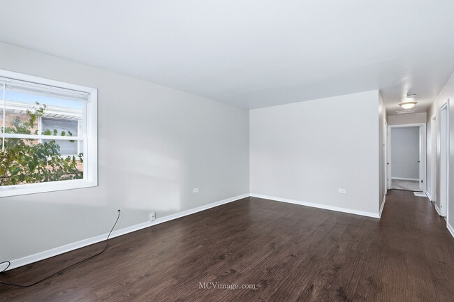 Building Photo - 14631 Kimbark Ave