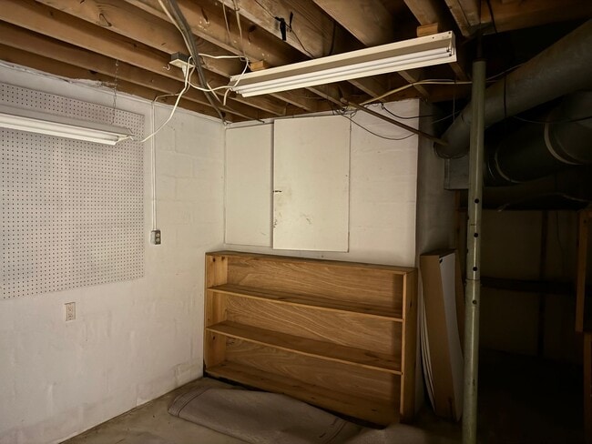 Building Photo - 901 4th Ave NE