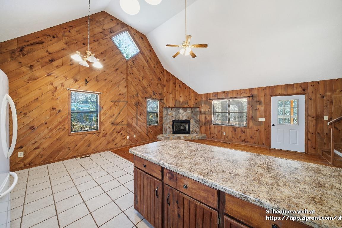 Building Photo - 103 Autumn Ln