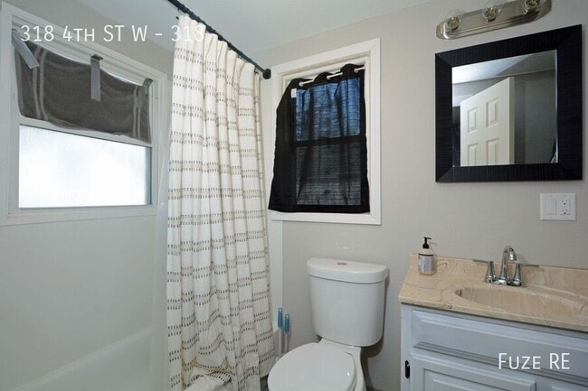 Building Photo - 318 4th St W