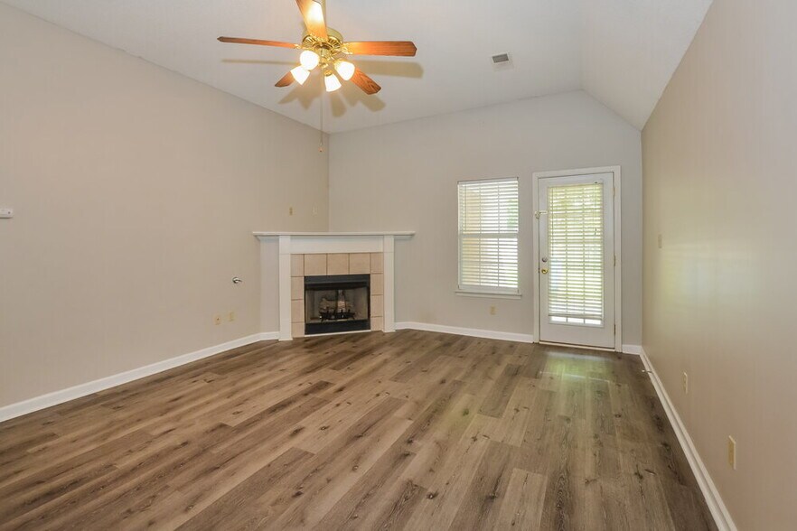 Building Photo - 8408 Cross Point Dr