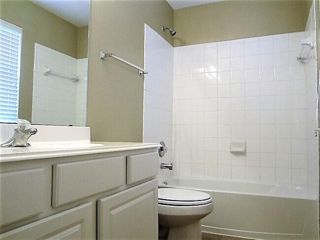 Building Photo - 12403 Fort Dupont Ln