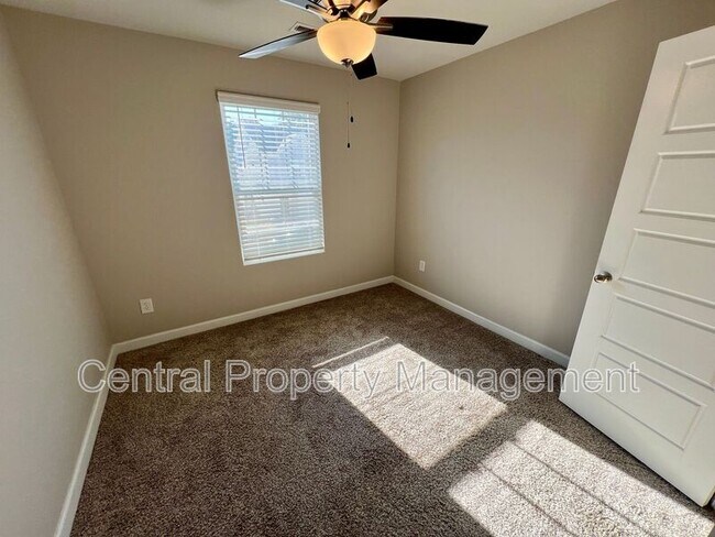 Building Photo - 613 Reese Ln