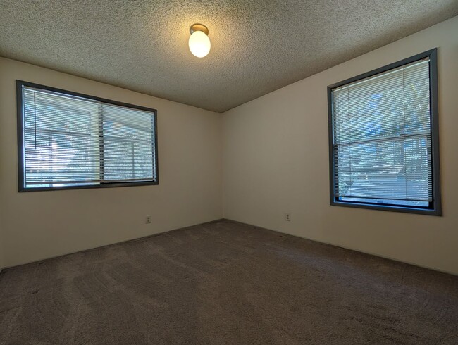 Building Photo - Fantastic 3-Bedroom, 2.5-Bath Home In East Eugene!