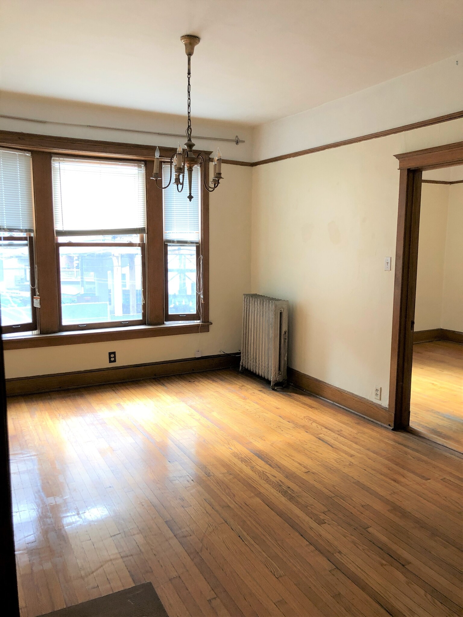 Building Photo - 3326 N Clark St