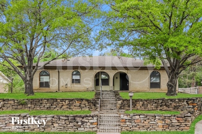 Building Photo - 3417 Willowcrest Dr