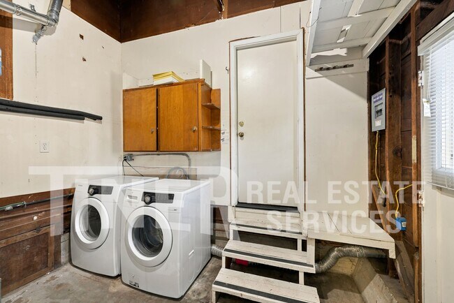 Building Photo - 2511 Cathay Wy