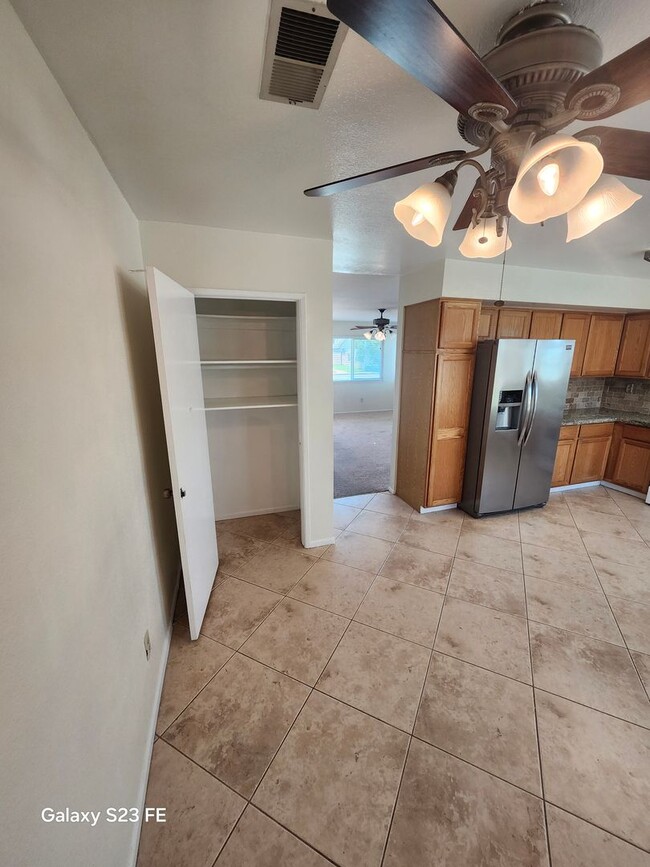 Building Photo - Single-Story home in Chino ready for you to move right in!