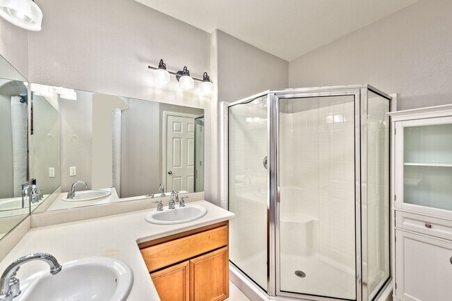 Building Photo - 7701 W Robindale Rd