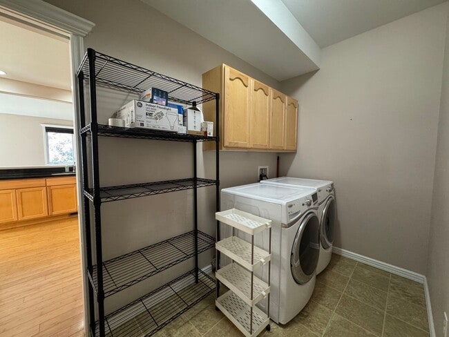Building Photo - 4467 Castlerock Dr