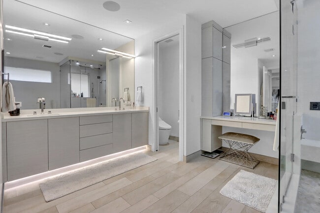 Building Photo - 5789 Hamilton Way