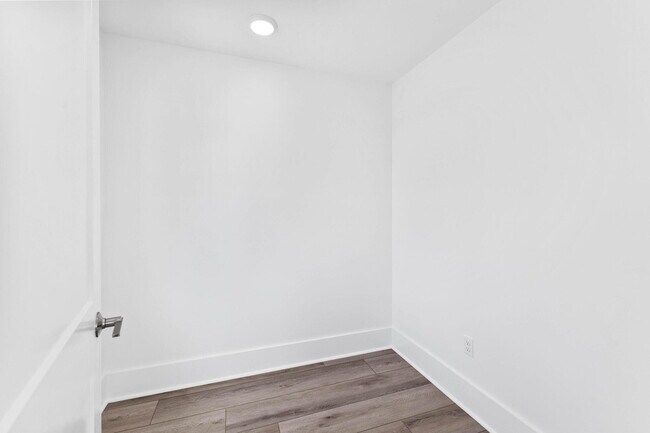 Building Photo - 70 Oakley Ct