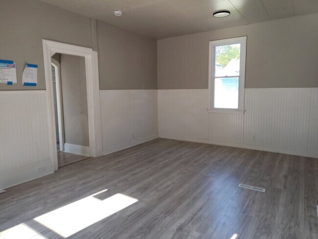 Building Photo - 4212 Apple Ave