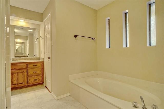 Building Photo - 5705 Royal Club Dr