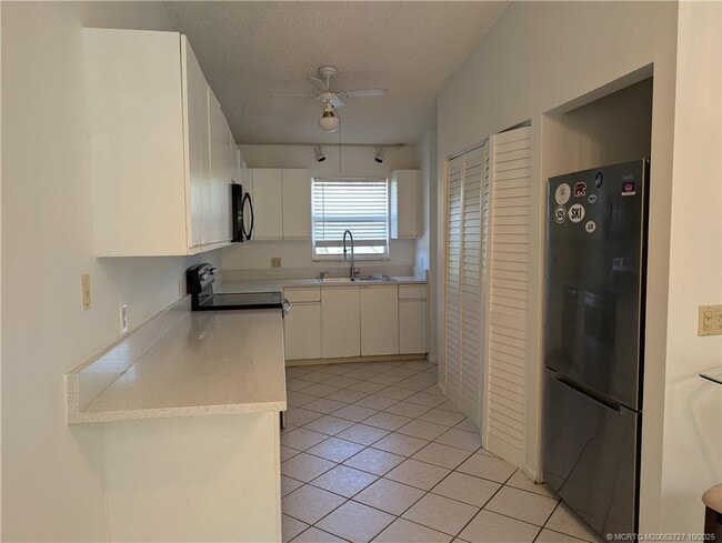Building Photo - 8291 SE Croft Cir