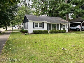 Building Photo - 624 Montrose Ave