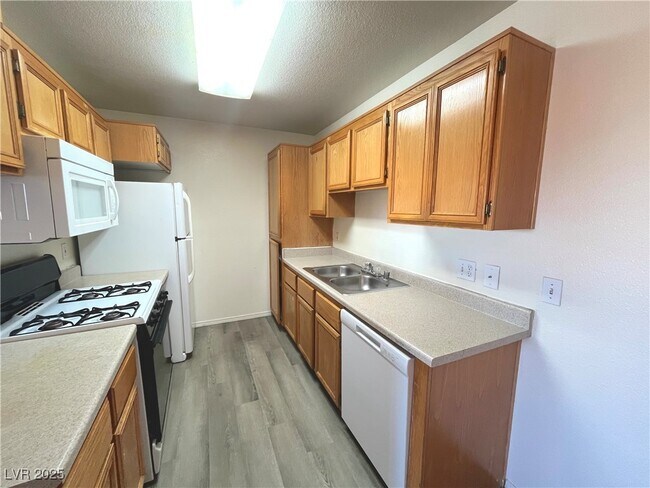 Building Photo - 4730 E Craig Rd