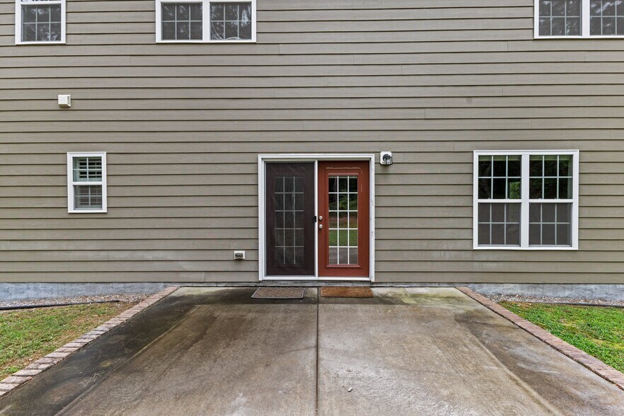 Building Photo - 768 Riverbirch Dr