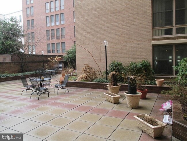 Building Photo - 1260 21st St NW