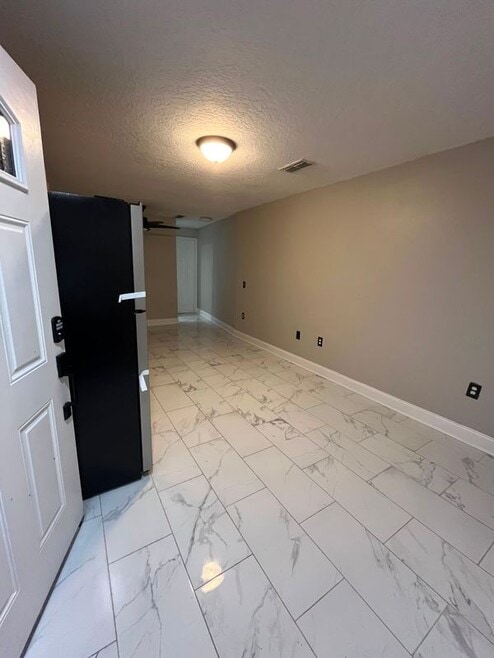 Building Photo - 24301 E Colonial Dr