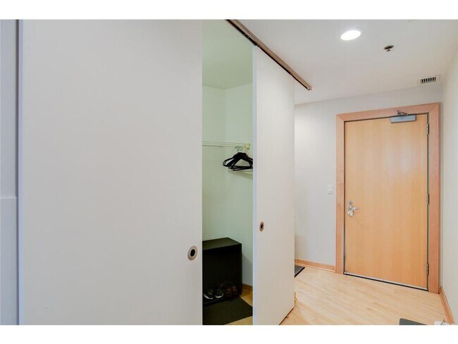 Building Photo - 408 N 1st St