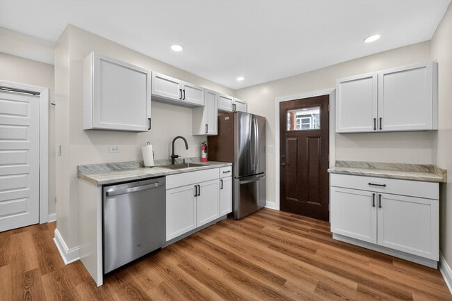 Building Photo - 305 W Exchange St