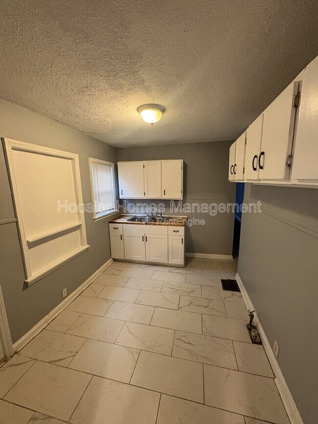 Building Photo - 1031 N Centennial St