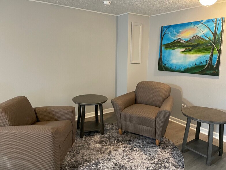 Building Photo - 4 S Gay Dr