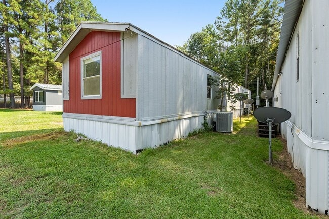 Building Photo - 13173 S Lee Shore Dr