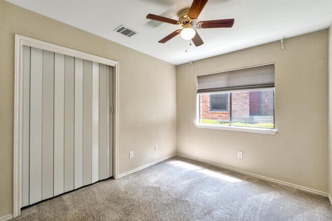 Building Photo - 1411 Gracy Farms Ln