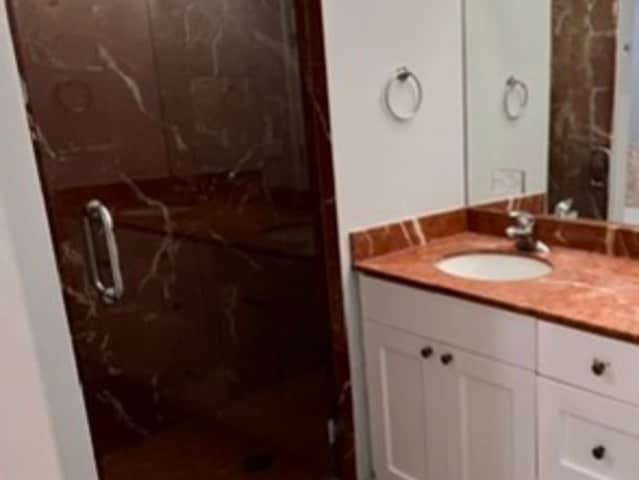 Building Photo - 633 E Bowen Ave