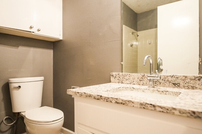 Building Photo - 209 Royal Dr