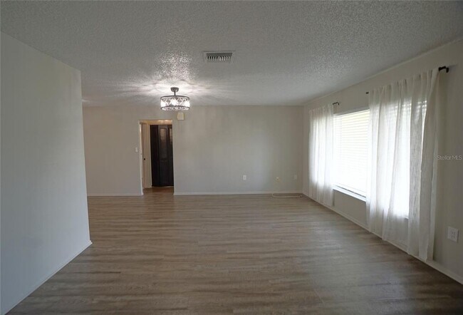Building Photo - 1010 Mainsail Way