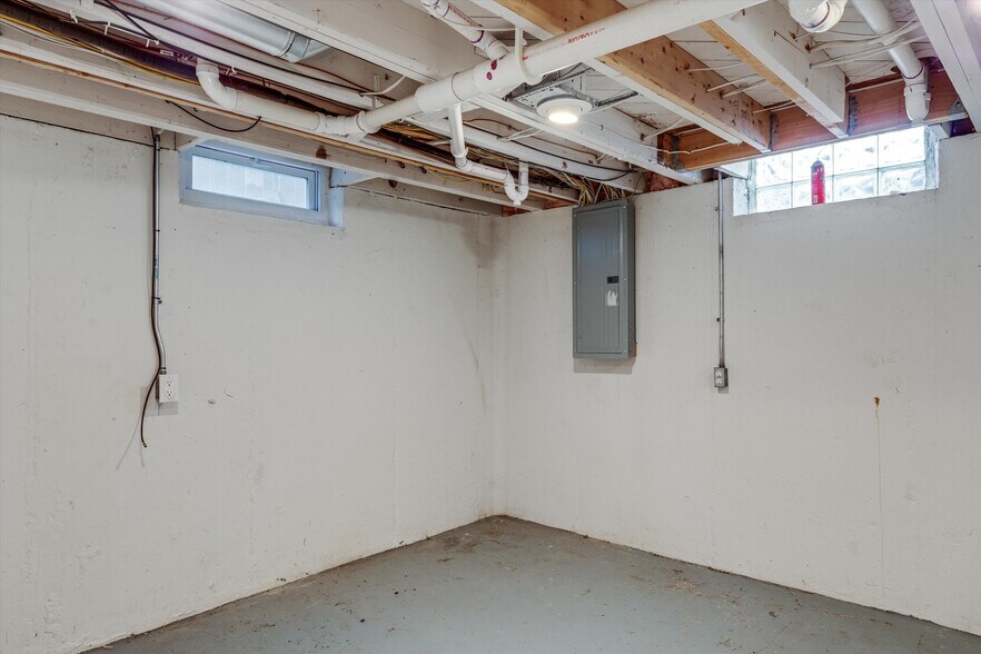 Building Photo - 854 Brooklawn Dr