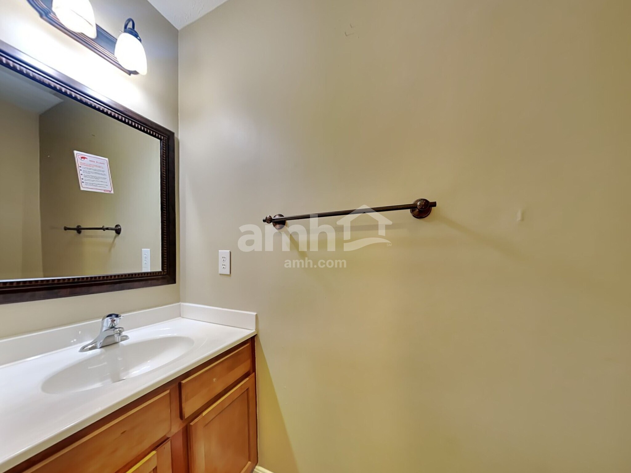 Building Photo - 755 Elm Tree Dr