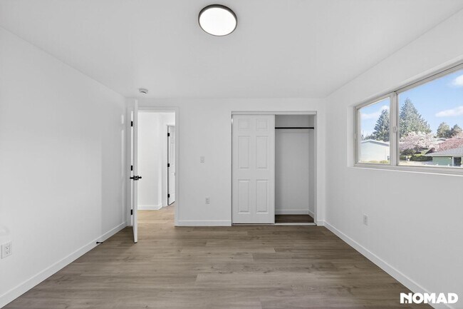 Building Photo - 6552 38th Ave NE