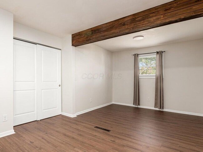 Building Photo - 1543 S Hamilton Rd