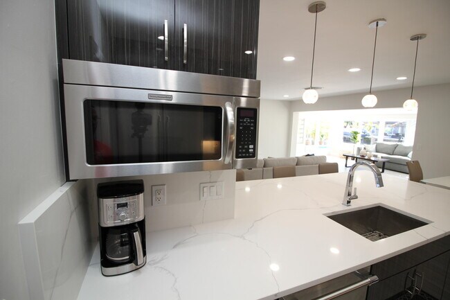 Building Photo - 2548 SE 14th St