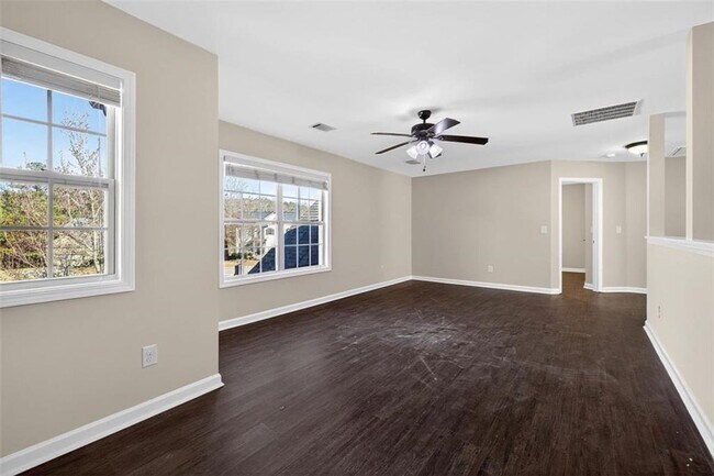 Building Photo - 2430 Fair Oaks Way