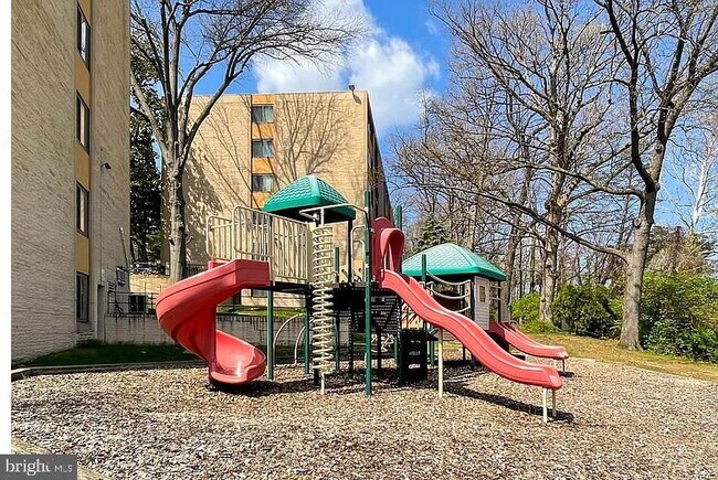 Building Photo - 12 S Van Dorn St