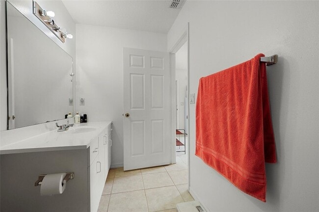 Building Photo - 2210 S 34th St