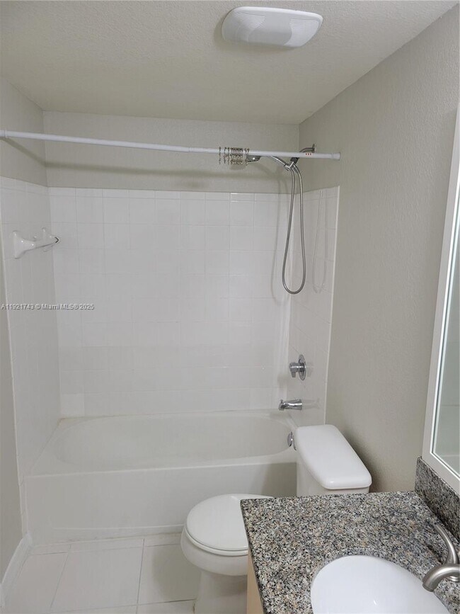 Building Photo - 2564 Centergate Dr