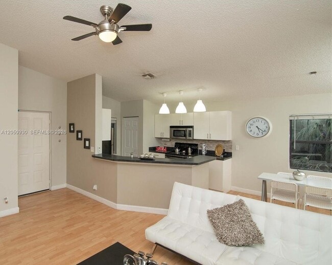 Building Photo - 9999 Summerbreeze Dr