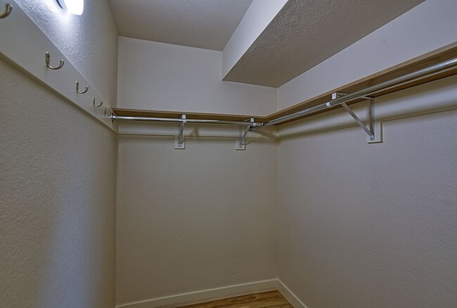 Building Photo - Stylishly Remodeled Condo in Prime Center Park Location