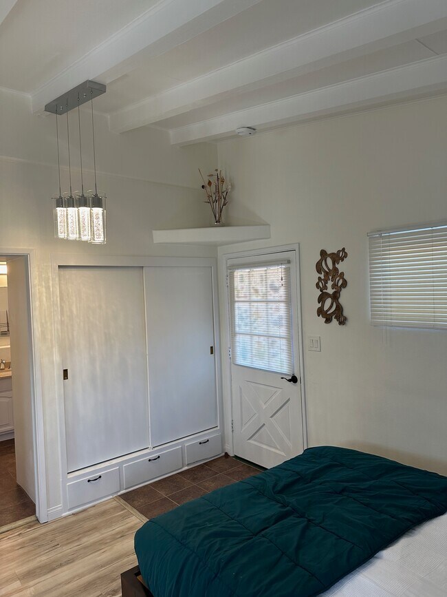 Building Photo - 4030 Haines St