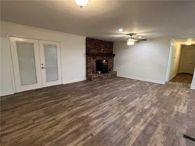 Building Photo - 1607 Mayflower Rd