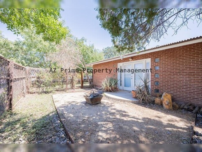 Building Photo - 351 E Encanto Dr