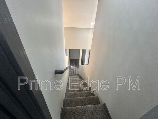 Building Photo - 1721 Ridgehaven Ct